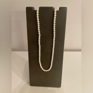 Elegant White Faux Pearl Necklace NIB
